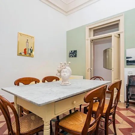 Saranton House - Катания